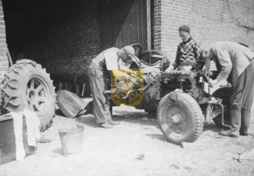 KASTEELHOEVE CARTILS 019 - tractor reparatie ca 1950