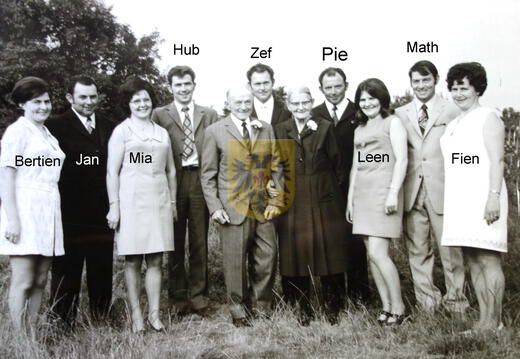 Huisnr 15 Elkenrade 004 - familie geurts - dautzenberg 1971 met tekst