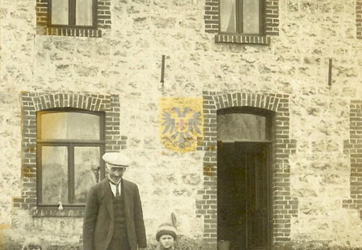 Huisnr 7 Elkenrade 003 - Josef Mechgels met kinderen Annie. Fien en Giel 1927 