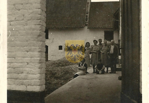 005 Blankenberg-Berghof blik door poortje bij fam huijnen