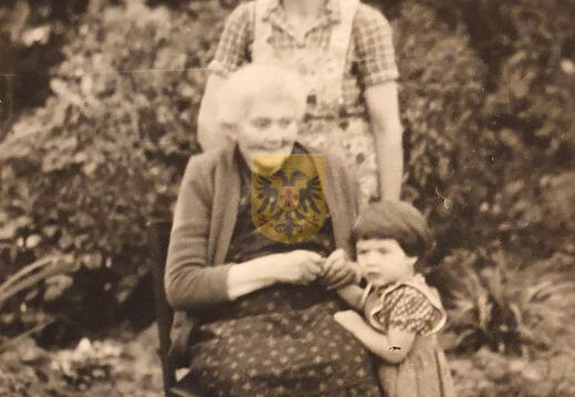 Elkenraderhof 027 - Liesbeth Schins-Ploumen. Bertien Nobis-Schins en Liesel Nobis ca 1960