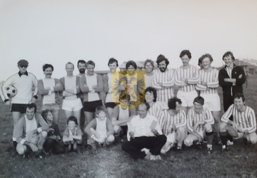 ELKENRADE PERSONEN 012 - Voetbal  teams Elkenrade Noord en Elkenrade Zuid 1973-74