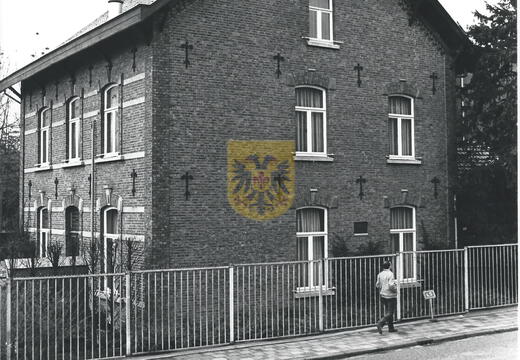 011