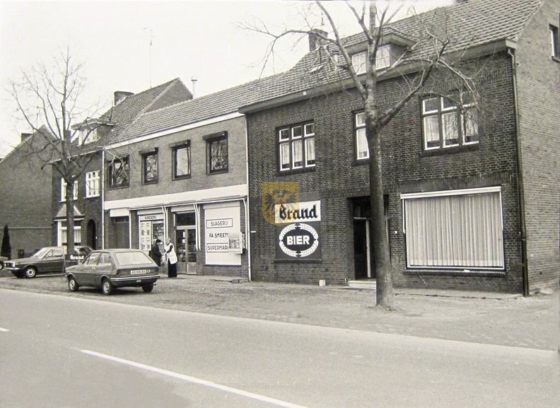 etenaken_valk.weg_winkel_v.smeets.JPG