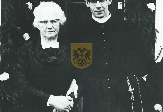 Huisnr 14 Elkenrade 008 - Maria Hagelstein met zoon Ger Rekko 1965