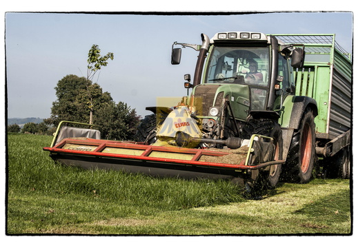 Huisnr 3 Elkenrade 020 - Sjef Pieters met tractor